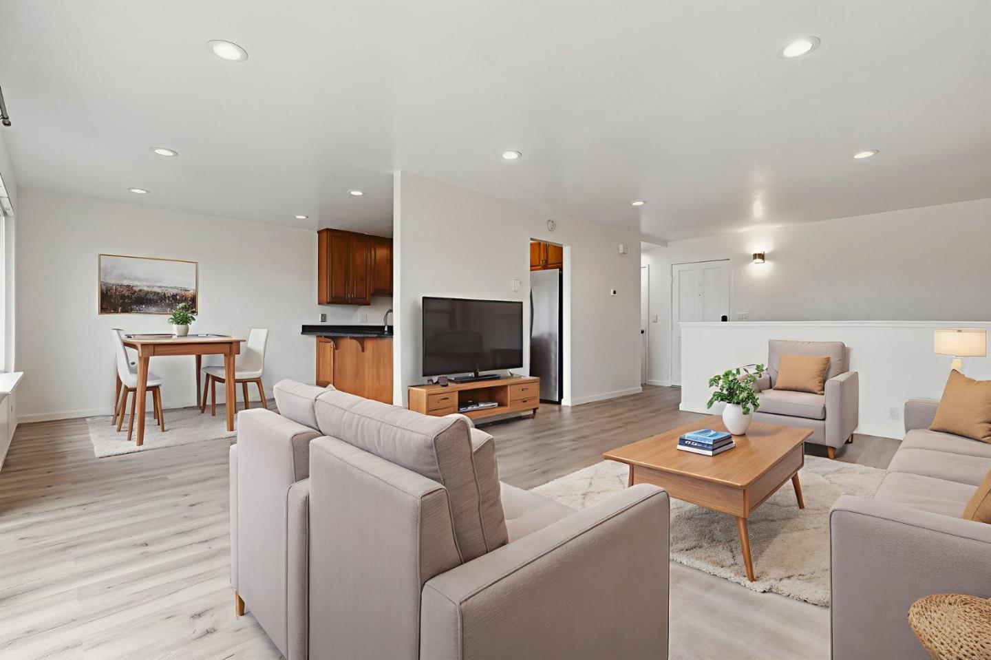 Detail Gallery Image 5 of 19 For 829 Stonegate Dr, South San Francisco,  CA 94080 - 2 Beds | 1/1 Baths