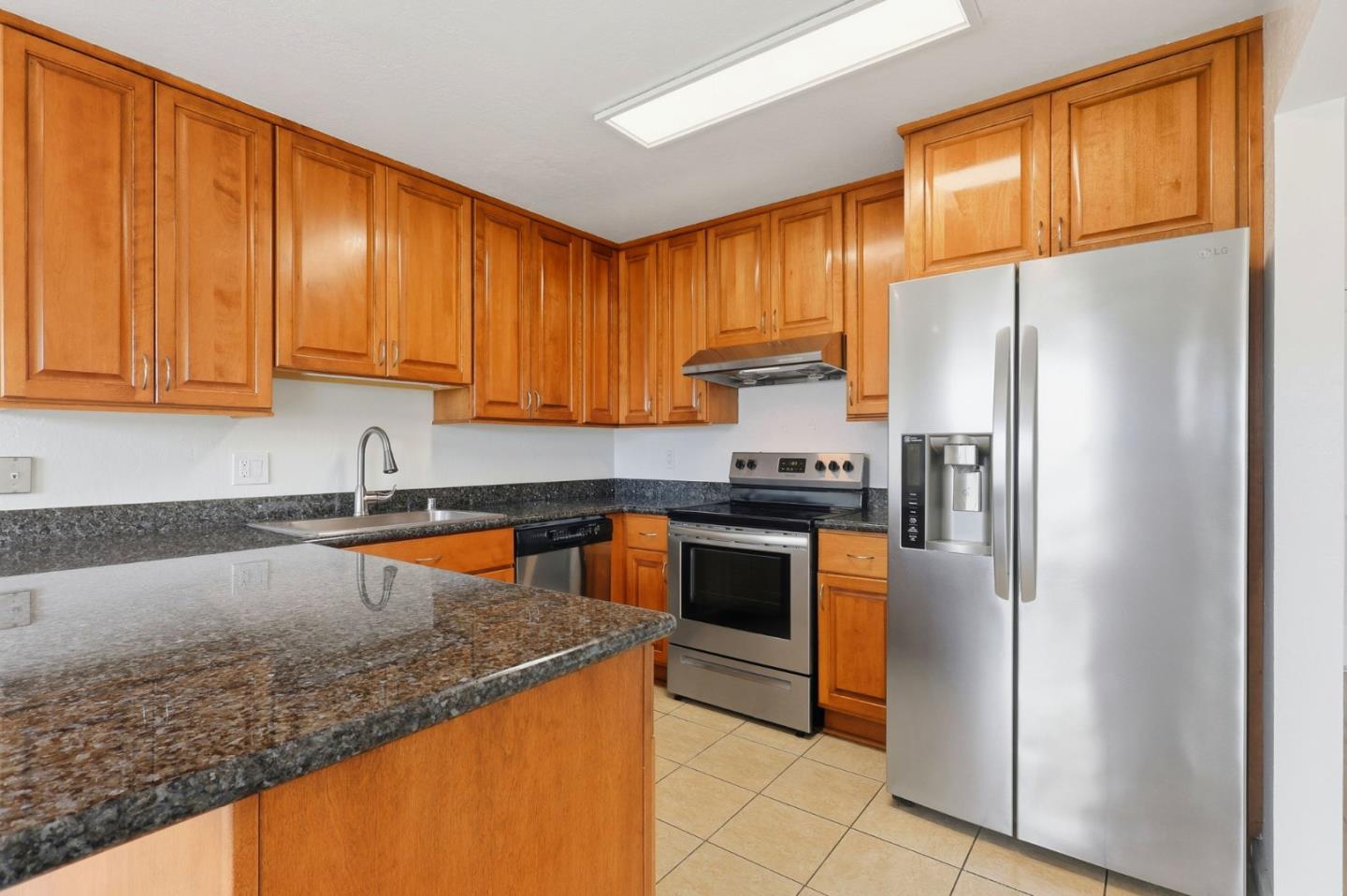 Detail Gallery Image 6 of 19 For 829 Stonegate Dr, South San Francisco,  CA 94080 - 2 Beds | 1/1 Baths