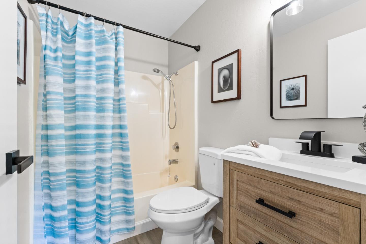 Detail Gallery Image 16 of 28 For 1136 Oddstad Blvd, Pacifica,  CA 94044 - 4 Beds | 3 Baths