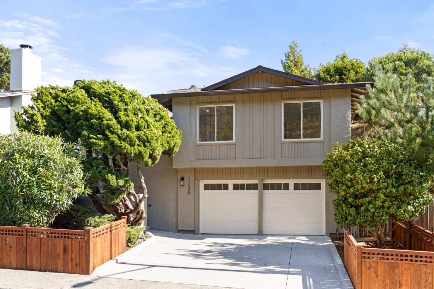 Detail Gallery Image 2 of 28 For 1136 Oddstad Blvd, Pacifica,  CA 94044 - 4 Beds | 3 Baths