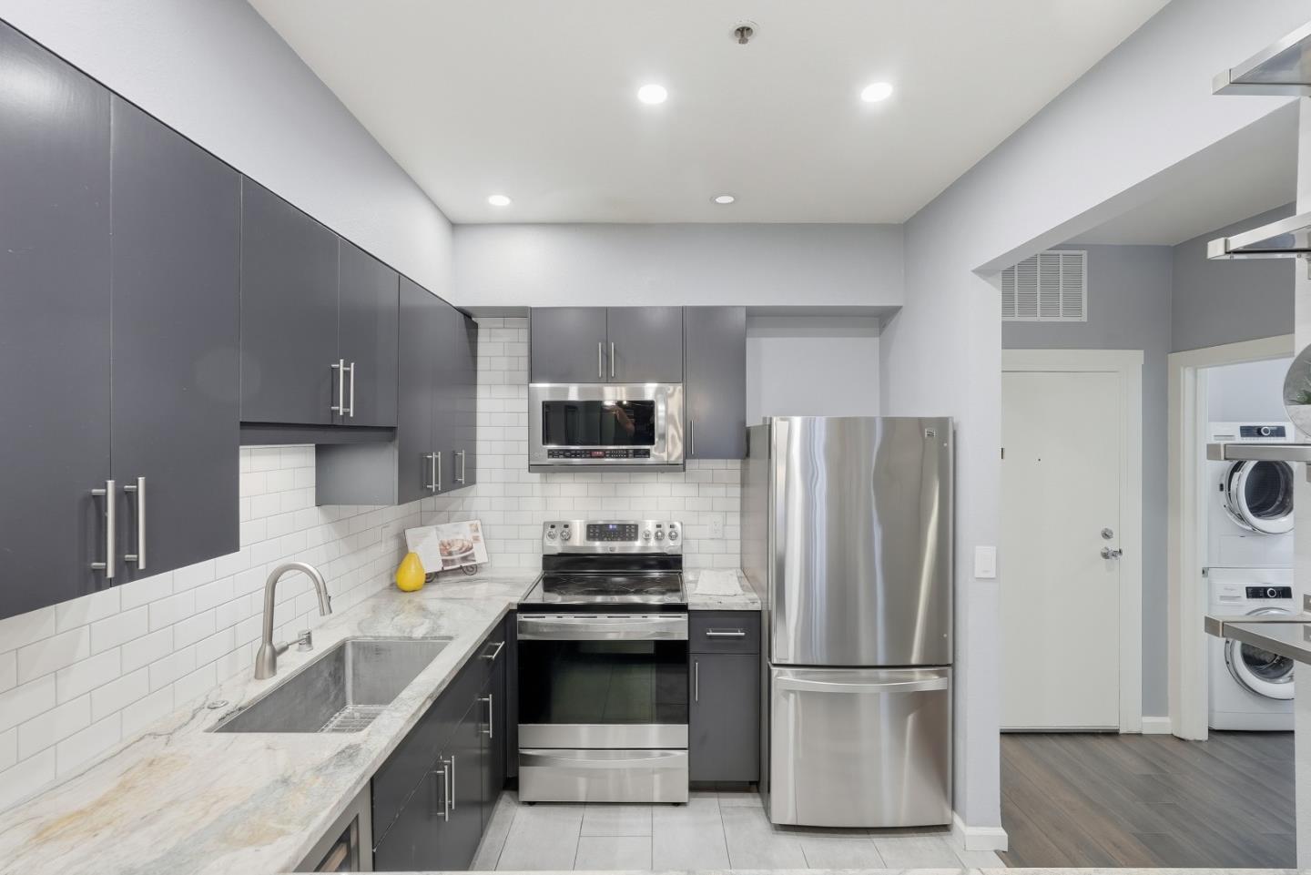 Detail Gallery Image 3 of 20 For 97 E Saint James St #26,  San Jose,  CA 95112 - 1 Beds | 1 Baths