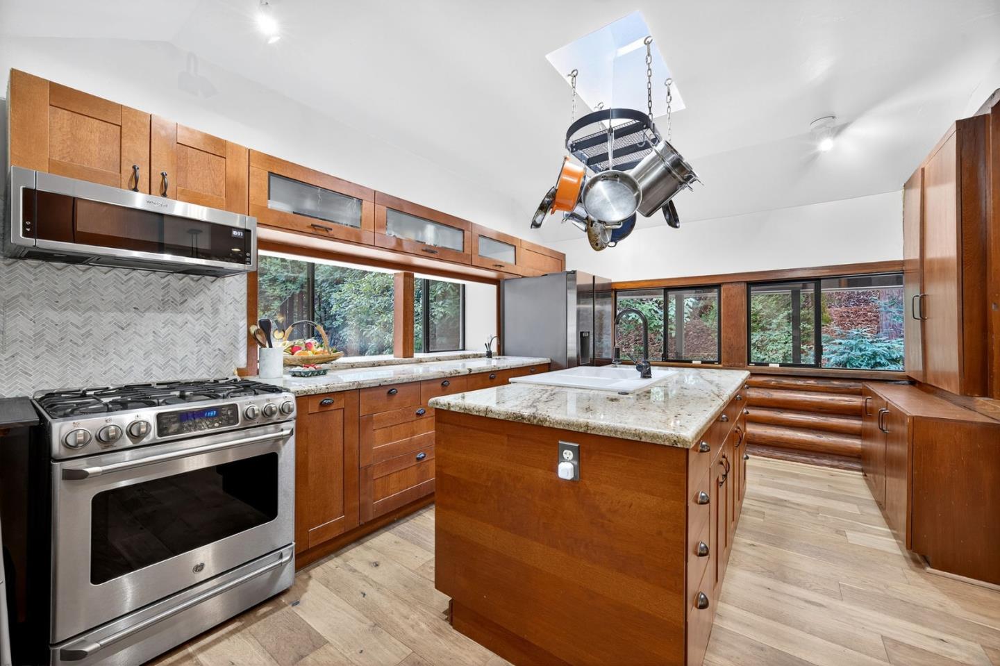 Detail Gallery Image 13 of 49 For 21860 Bear Creek Way, Los Gatos,  CA 95033 - 4 Beds | 3/1 Baths