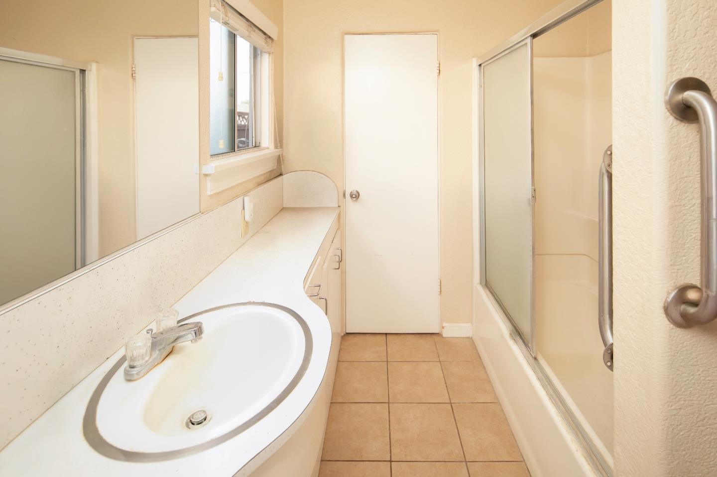 Detail Gallery Image 10 of 17 For 527 Park St, Salinas,  CA 93901 - 2 Beds | 1 Baths