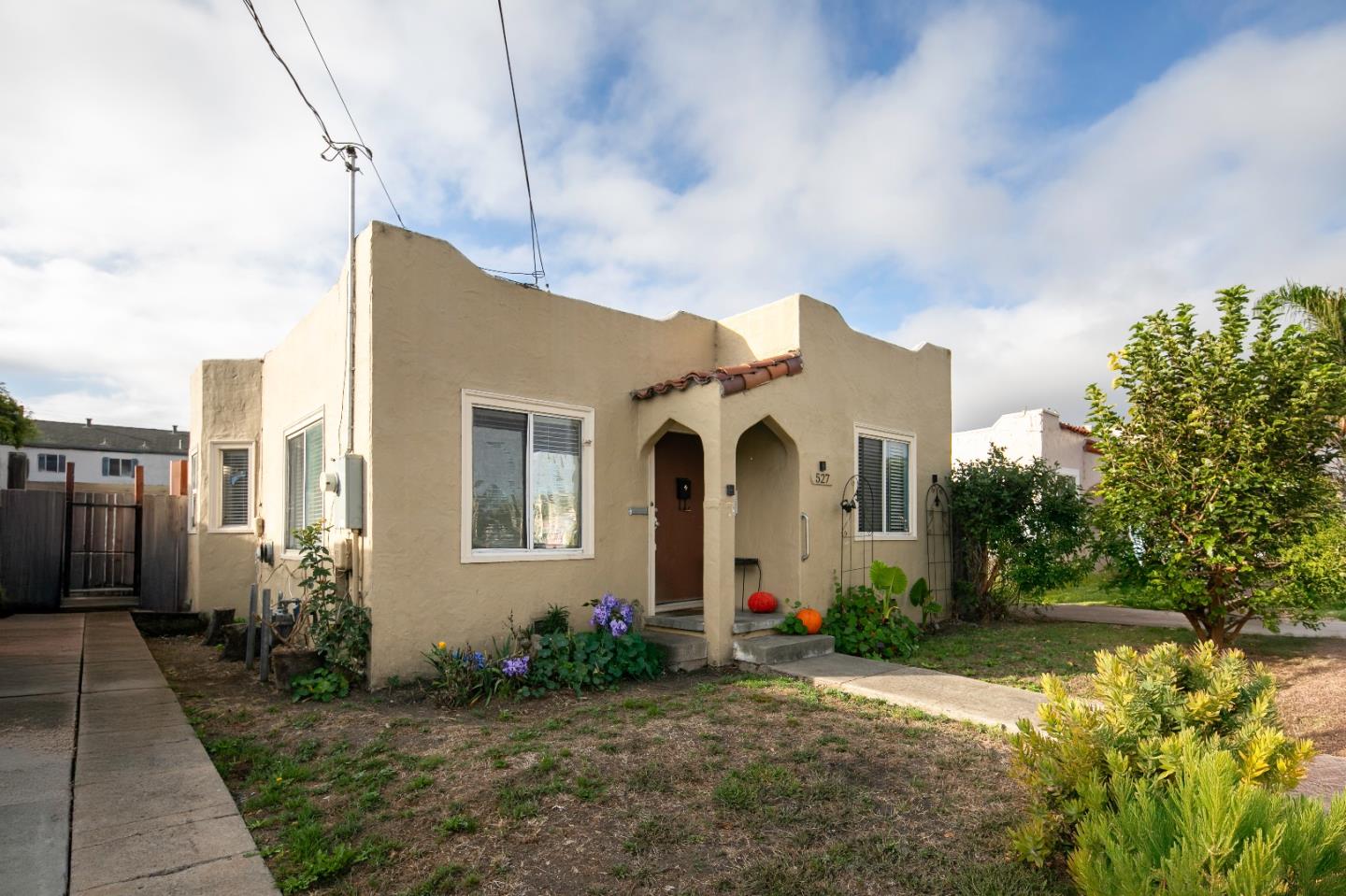 Detail Gallery Image 2 of 17 For 527 Park St, Salinas,  CA 93901 - 2 Beds | 1 Baths