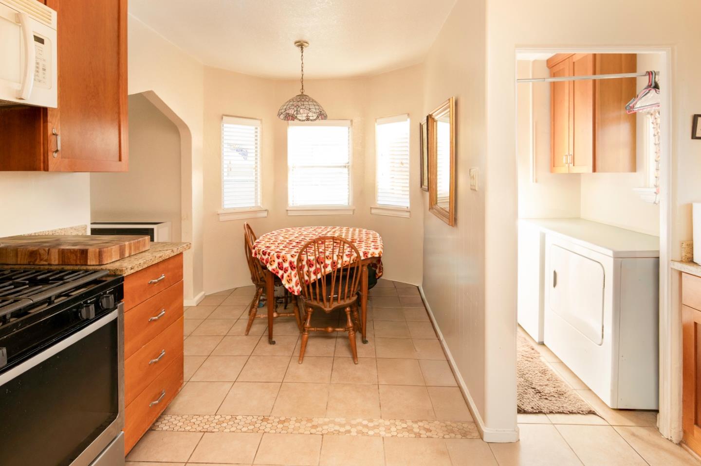 Detail Gallery Image 3 of 17 For 527 Park St, Salinas,  CA 93901 - 2 Beds | 1 Baths