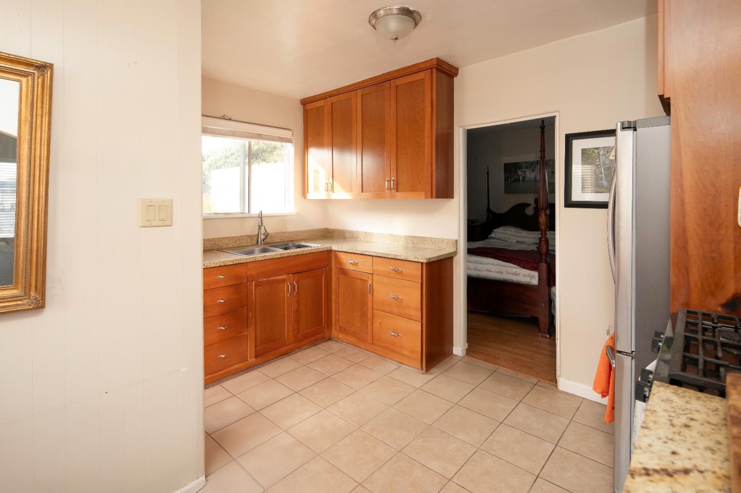 Detail Gallery Image 4 of 17 For 527 Park St, Salinas,  CA 93901 - 2 Beds | 1 Baths