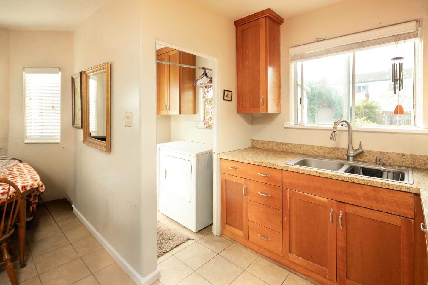 Detail Gallery Image 5 of 17 For 527 Park St, Salinas,  CA 93901 - 2 Beds | 1 Baths