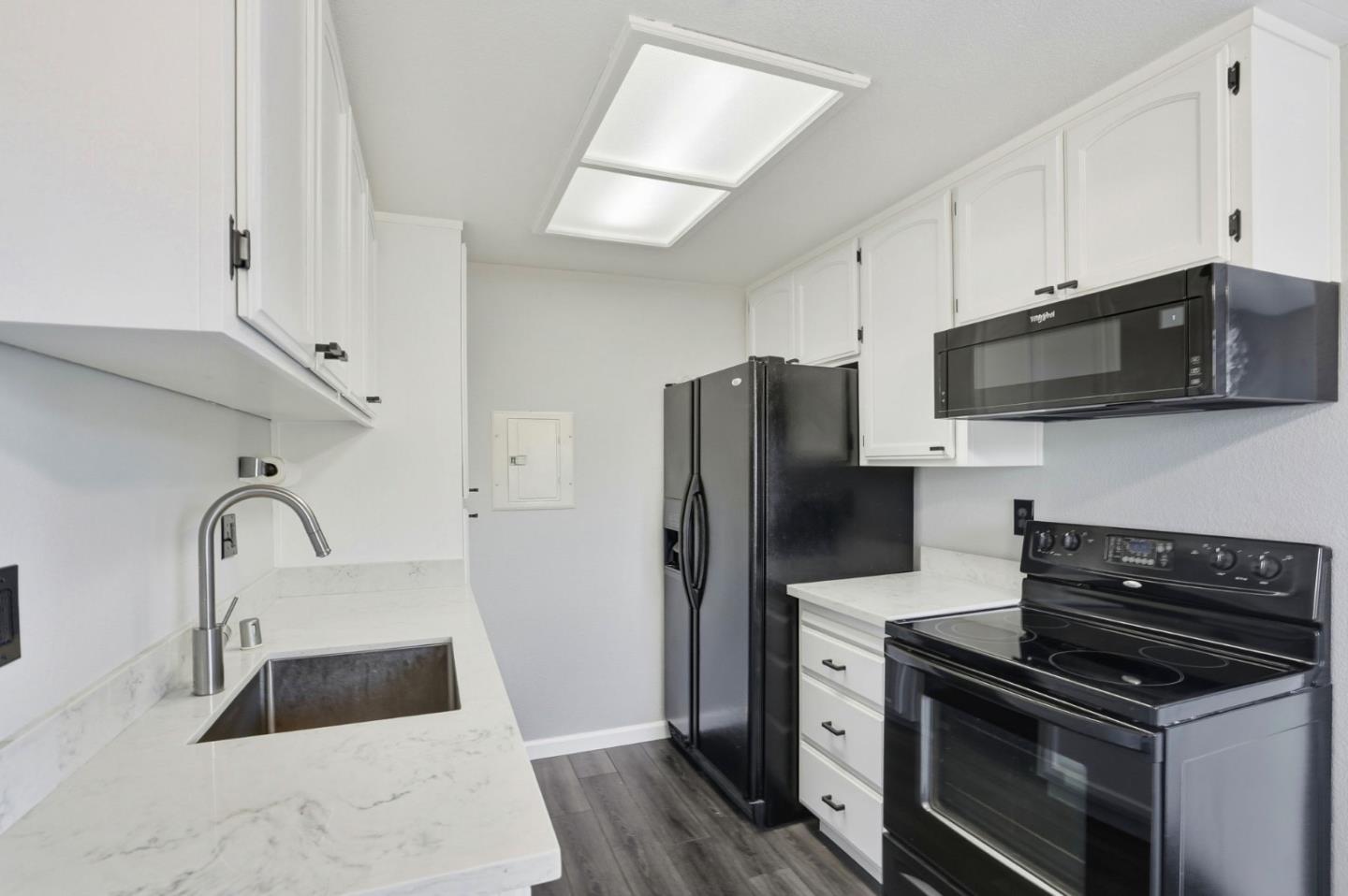 Detail Gallery Image 4 of 22 For 25163 Copa Del Oro Dr #202,  Hayward,  CA 94545 - 1 Beds | 1 Baths