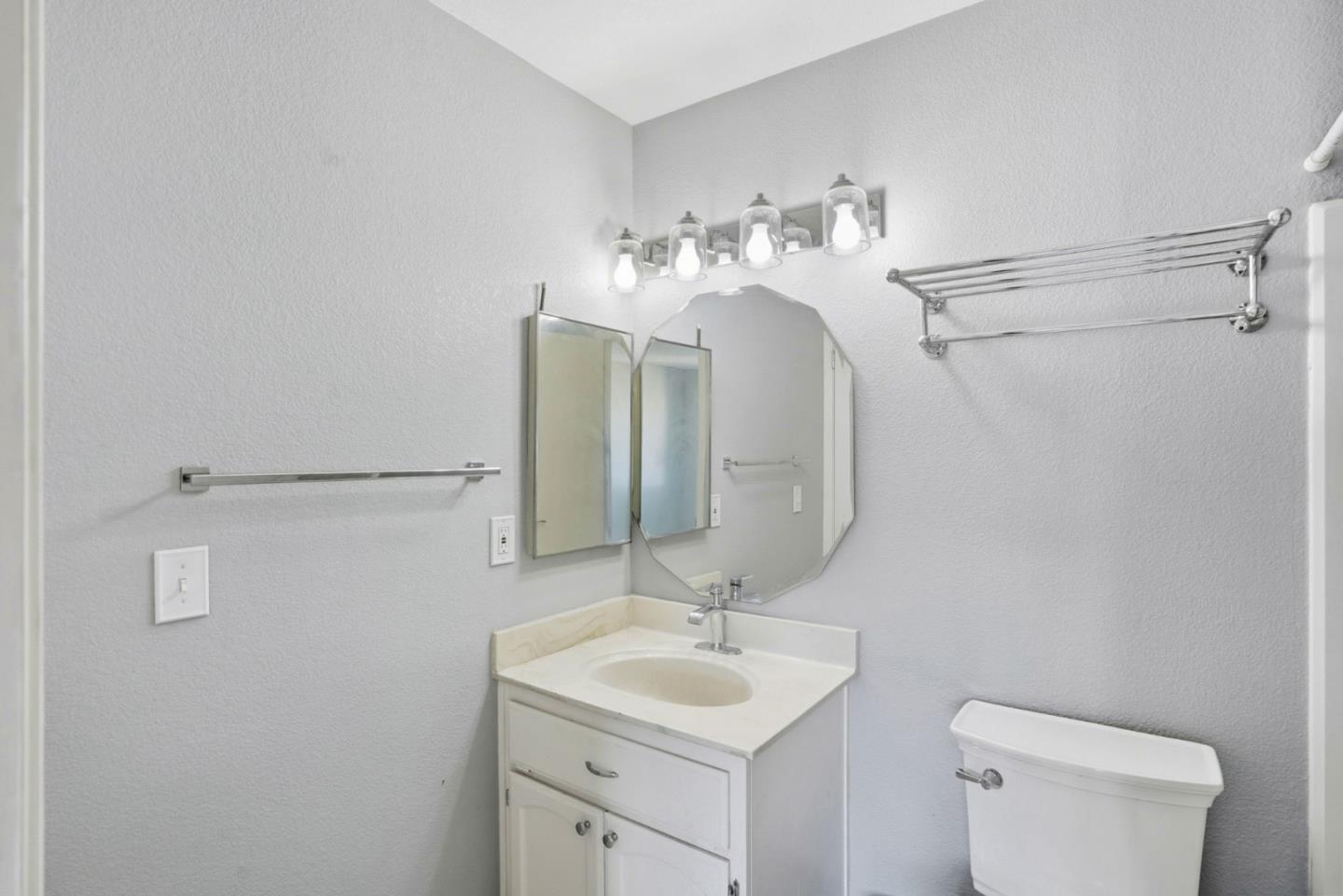 Detail Gallery Image 8 of 22 For 25163 Copa Del Oro Dr #202,  Hayward,  CA 94545 - 1 Beds | 1 Baths