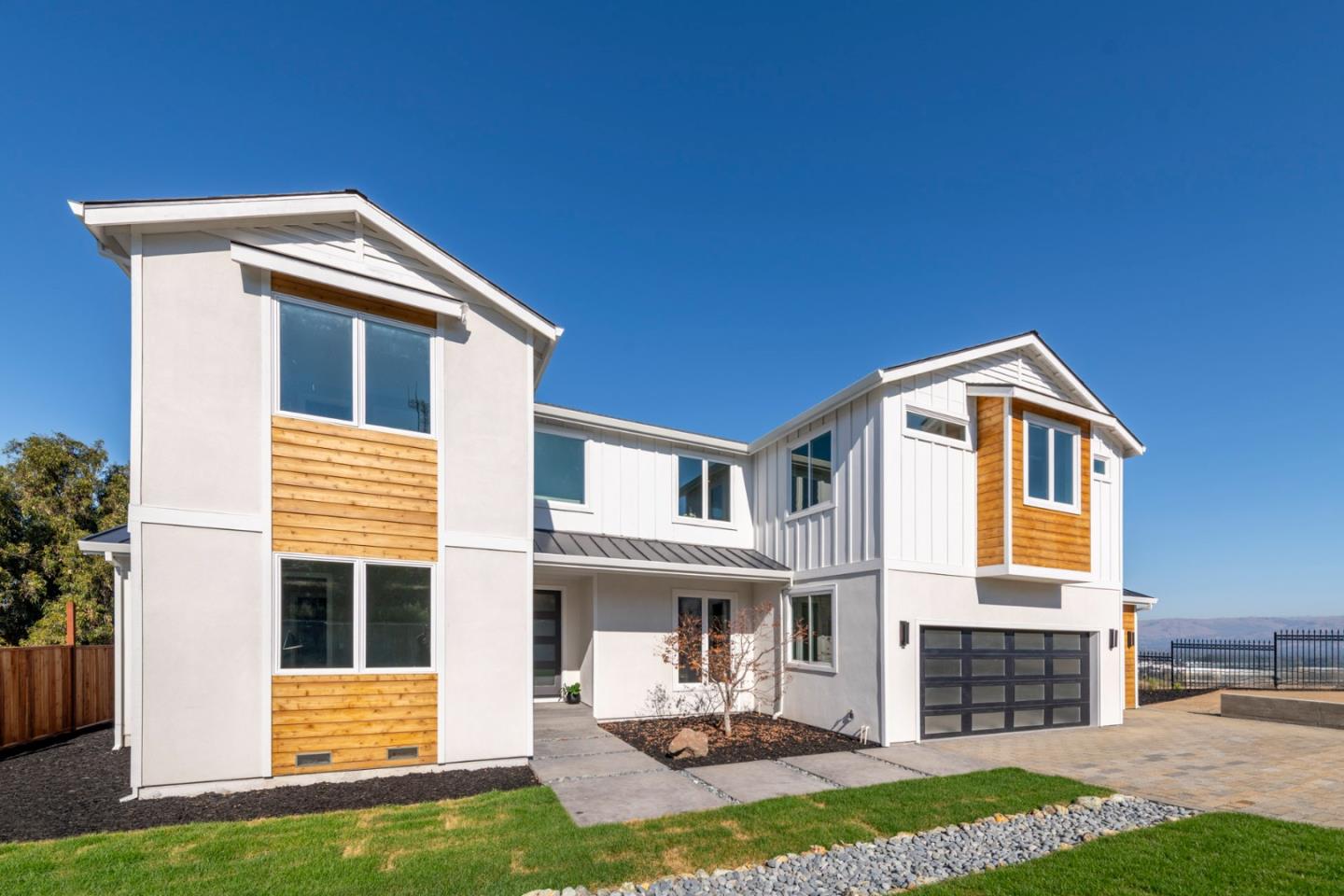 Detail Gallery Image 3 of 44 For 2661 Carol Dr, San Jose,  CA 95125 - 5 Beds | 5/1 Baths