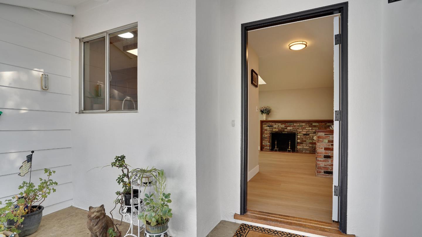 Detail Gallery Image 12 of 59 For 10350 Mann Dr, Cupertino,  CA 95014 - 3 Beds | 2 Baths