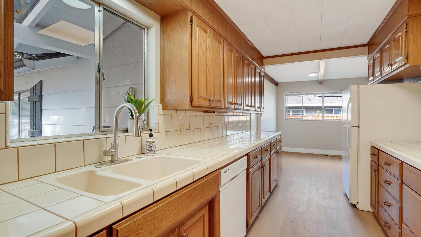 Detail Gallery Image 13 of 59 For 10350 Mann Dr, Cupertino,  CA 95014 - 3 Beds | 2 Baths