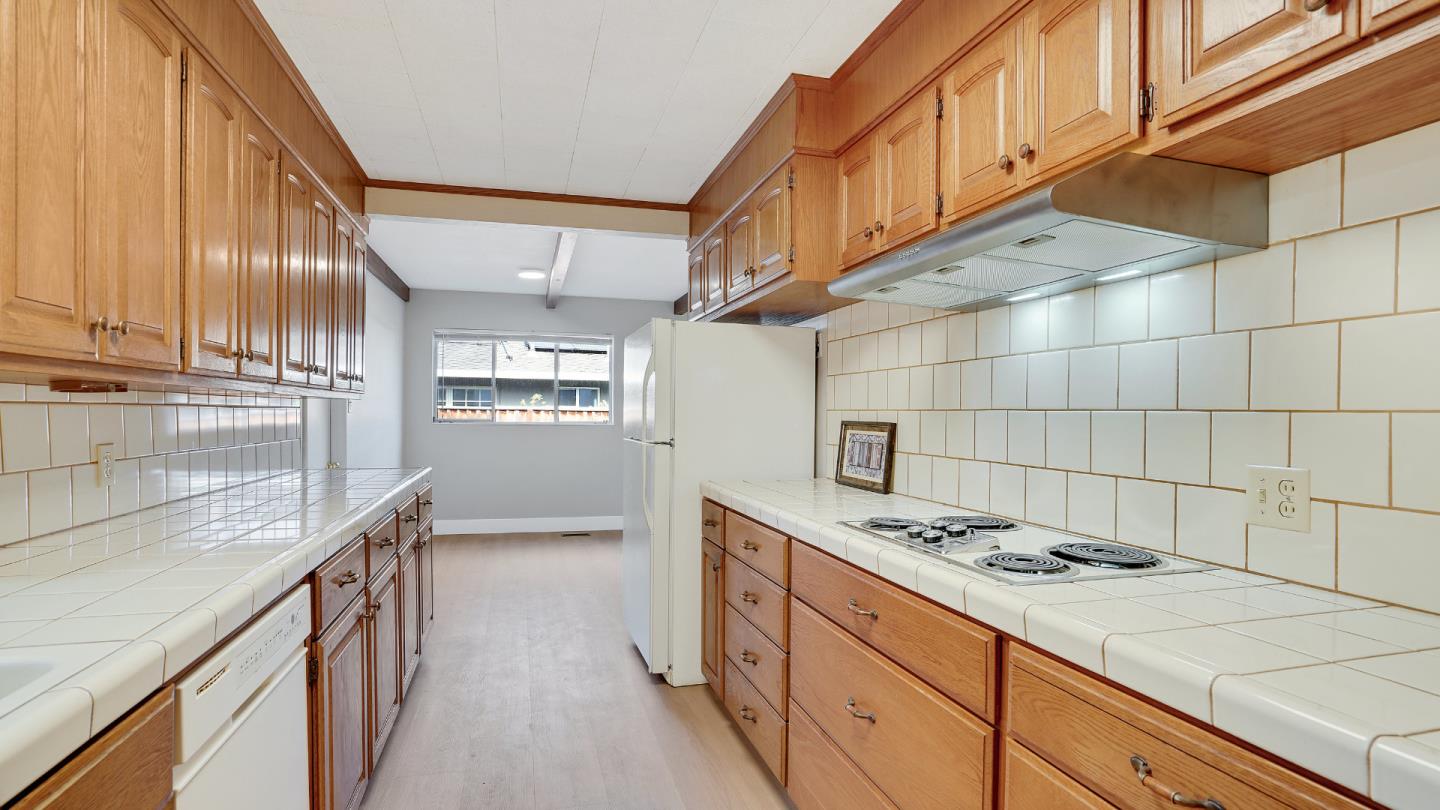 Detail Gallery Image 14 of 59 For 10350 Mann Dr, Cupertino,  CA 95014 - 3 Beds | 2 Baths