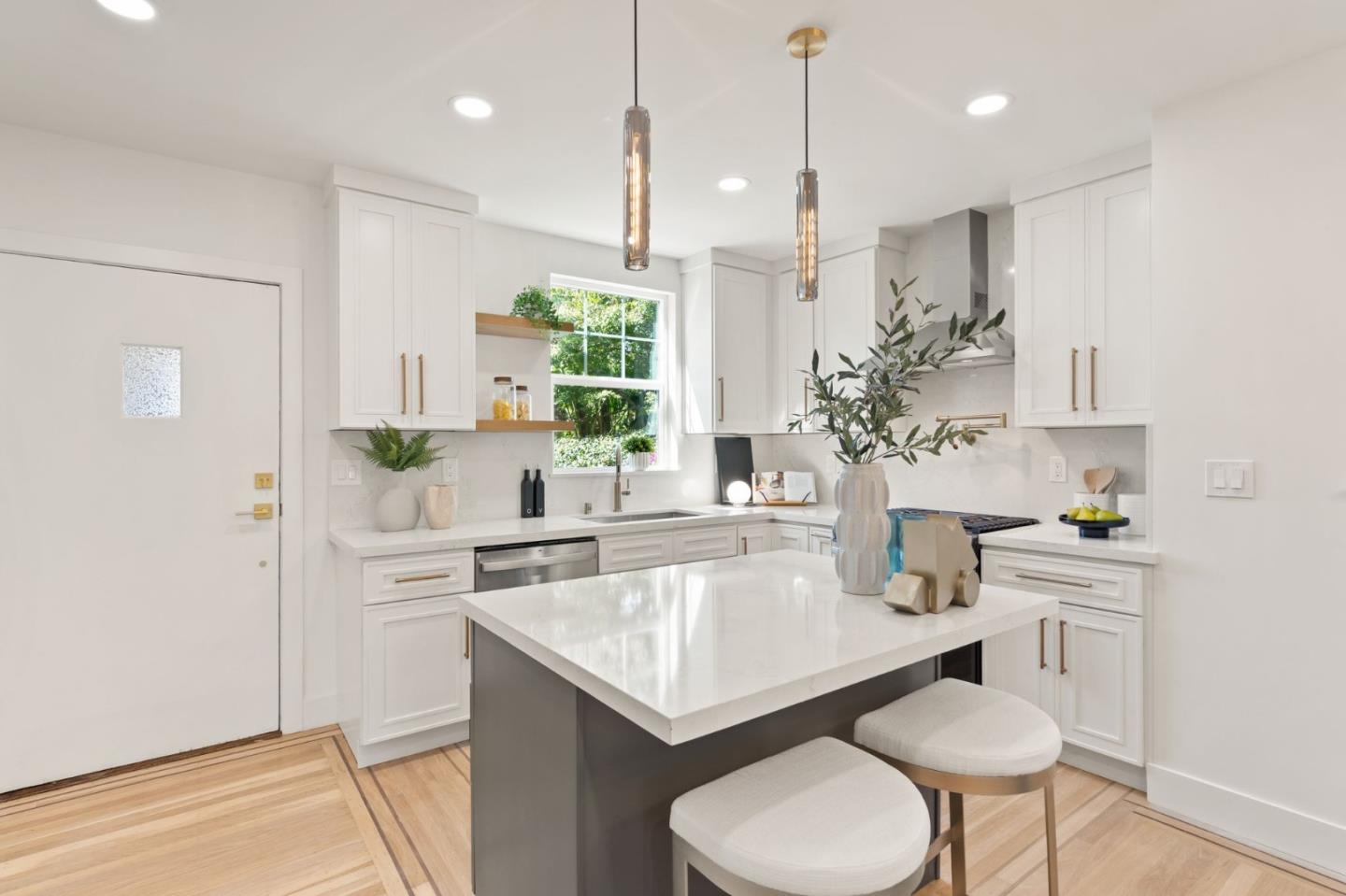 Detail Gallery Image 7 of 66 For 909 S Grant St, San Mateo,  CA 94402 - 4 Beds | 4 Baths