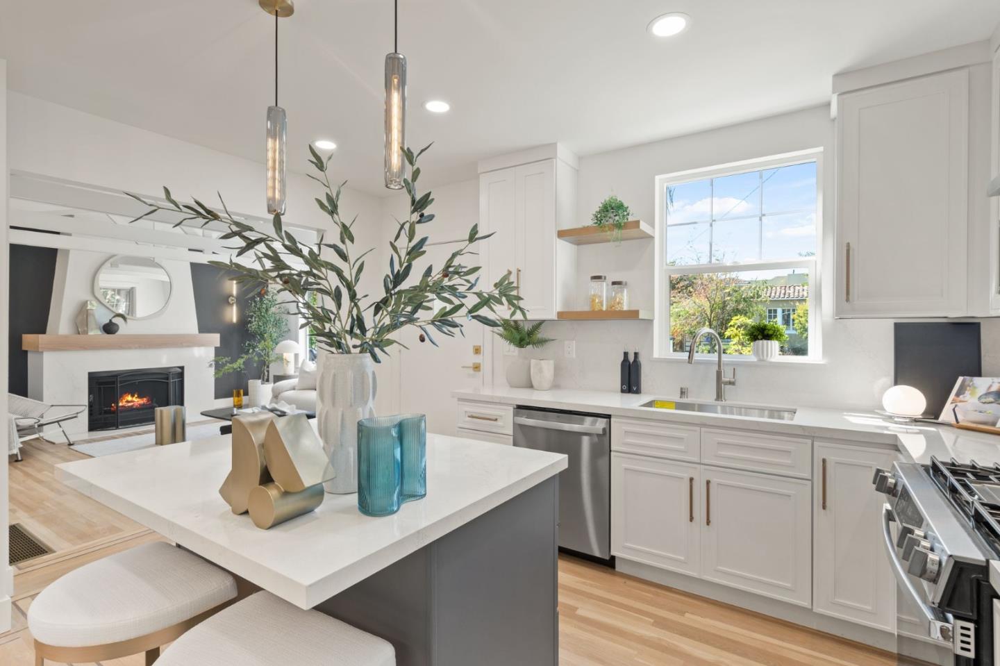 Detail Gallery Image 8 of 66 For 909 S Grant St, San Mateo,  CA 94402 - 4 Beds | 4 Baths