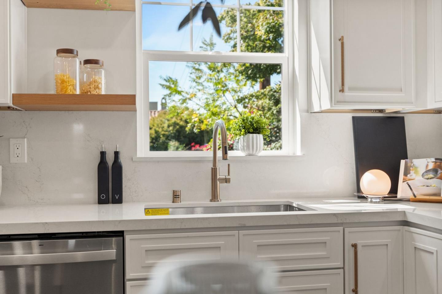 Detail Gallery Image 9 of 66 For 909 S Grant St, San Mateo,  CA 94402 - 4 Beds | 4 Baths