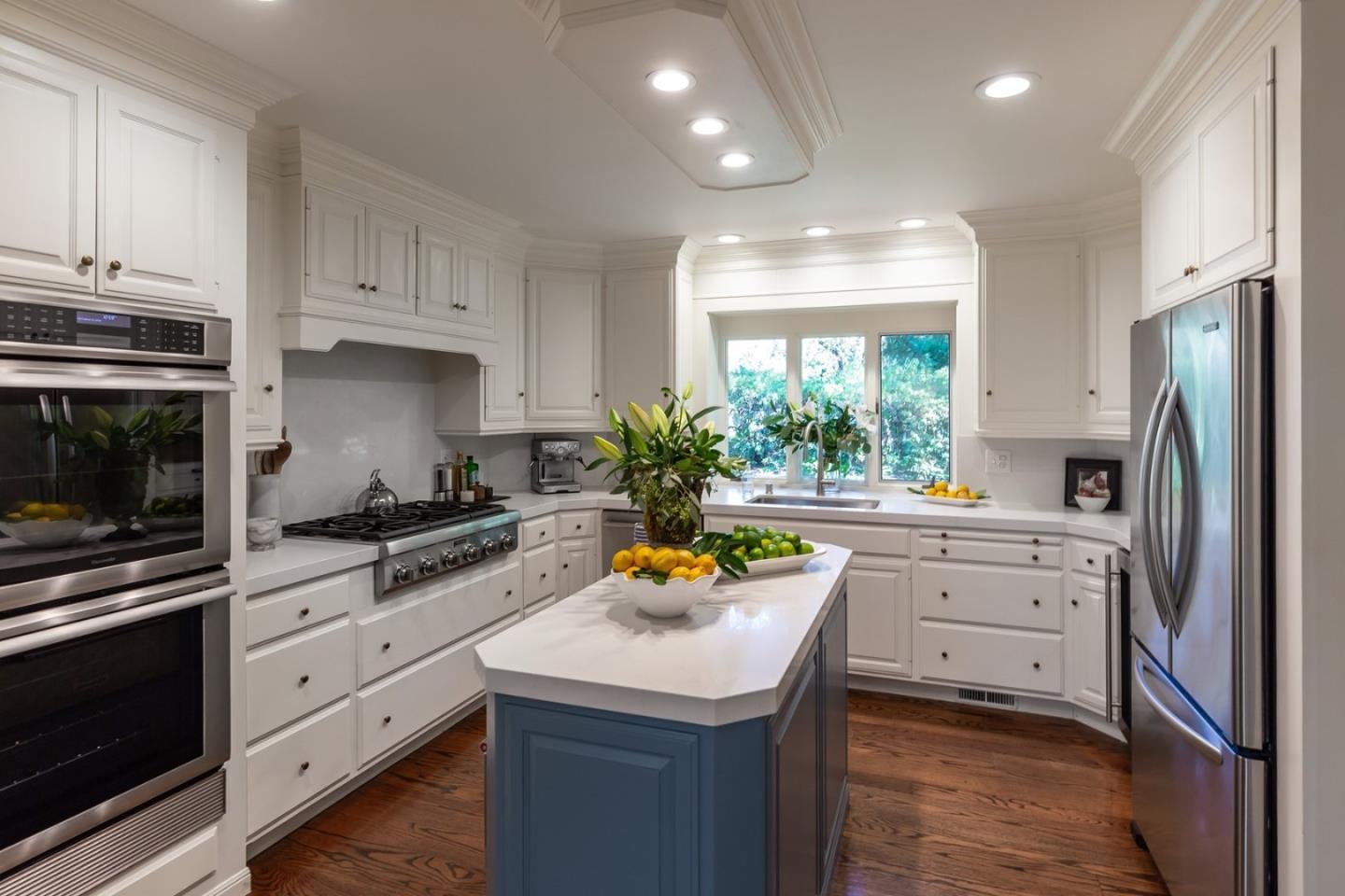 Detail Gallery Image 10 of 29 For 69 Flood Cir, Atherton,  CA 94027 - 5 Beds | 4/1 Baths