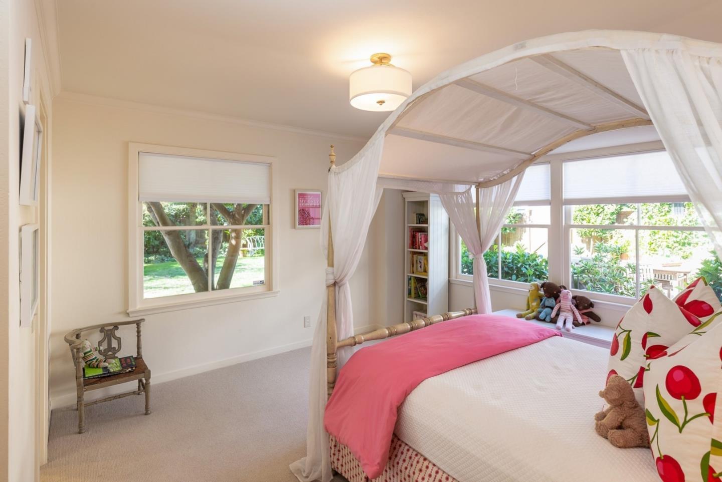 Detail Gallery Image 21 of 29 For 69 Flood Cir, Atherton,  CA 94027 - 5 Beds | 4/1 Baths