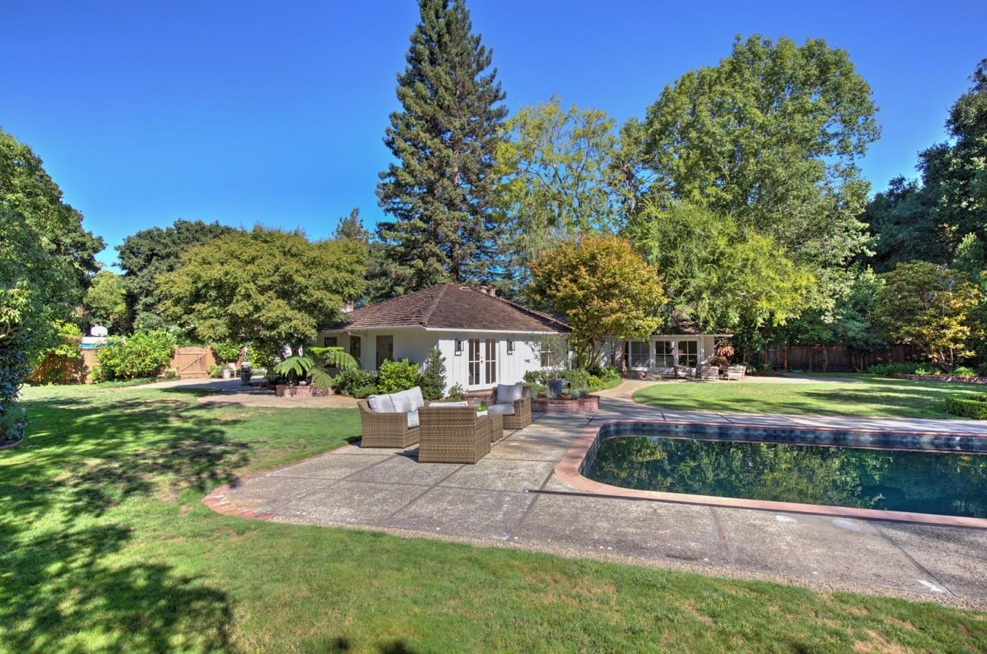 Detail Gallery Image 4 of 29 For 69 Flood Cir, Atherton,  CA 94027 - 5 Beds | 4/1 Baths