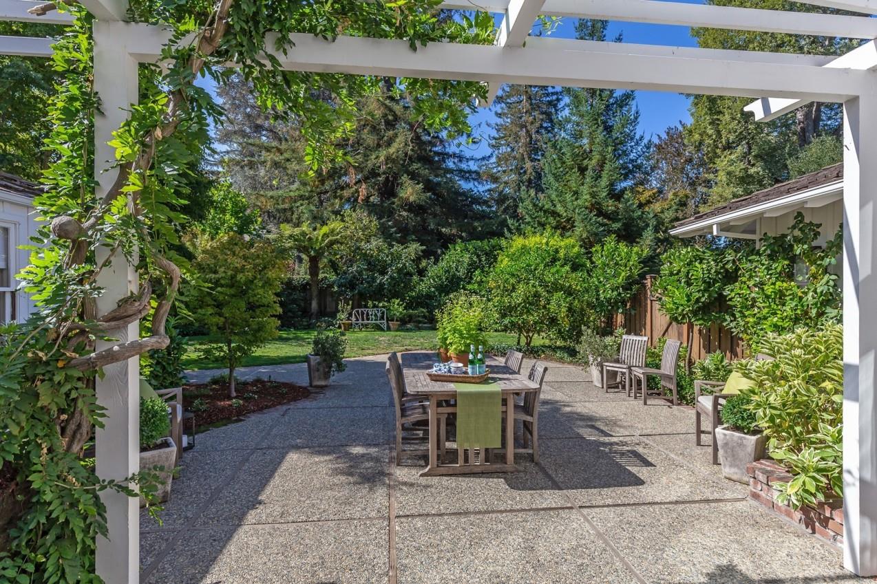 Detail Gallery Image 5 of 29 For 69 Flood Cir, Atherton,  CA 94027 - 5 Beds | 4/1 Baths