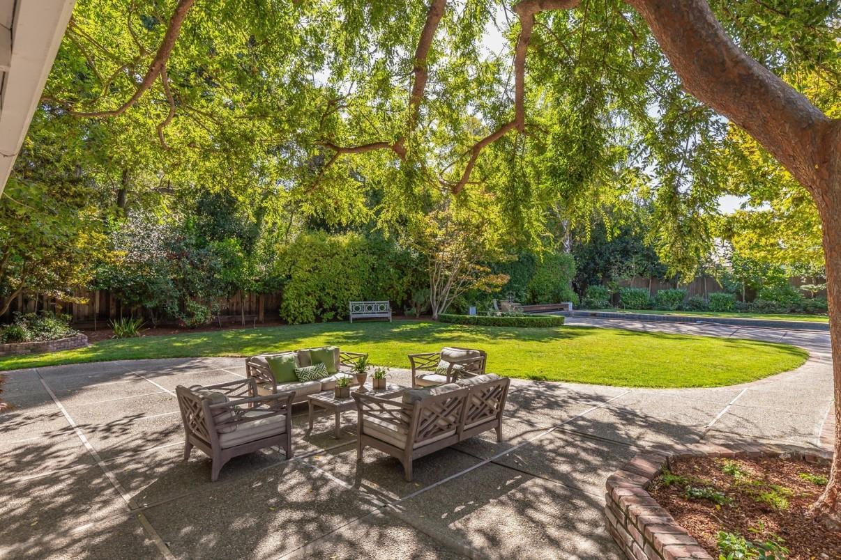 Detail Gallery Image 7 of 29 For 69 Flood Cir, Atherton,  CA 94027 - 5 Beds | 4/1 Baths