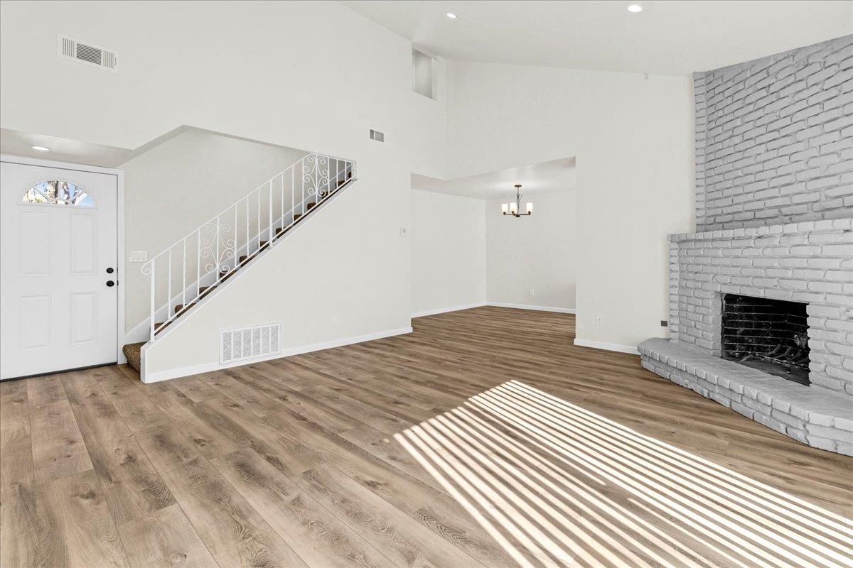 Detail Gallery Image 4 of 15 For 1521 Ebro Cir, Salinas,  CA 93906 - 3 Beds | 2 Baths