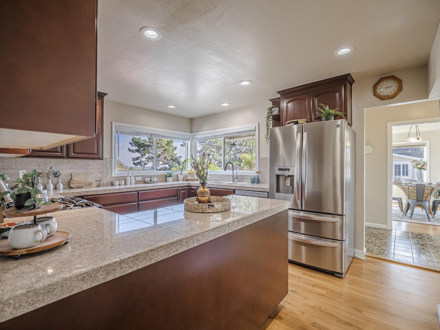 Detail Gallery Image 12 of 47 For 3401 Crestline Way, Soquel,  CA 95073 - 4 Beds | 2/1 Baths