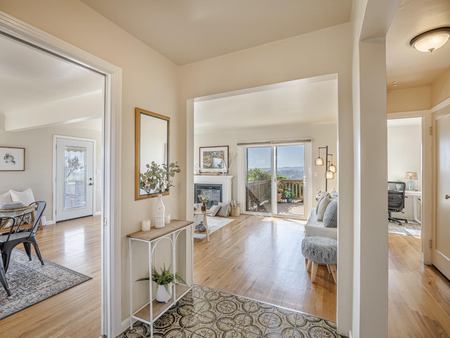 Detail Gallery Image 5 of 47 For 3401 Crestline Way, Soquel,  CA 95073 - 4 Beds | 2/1 Baths