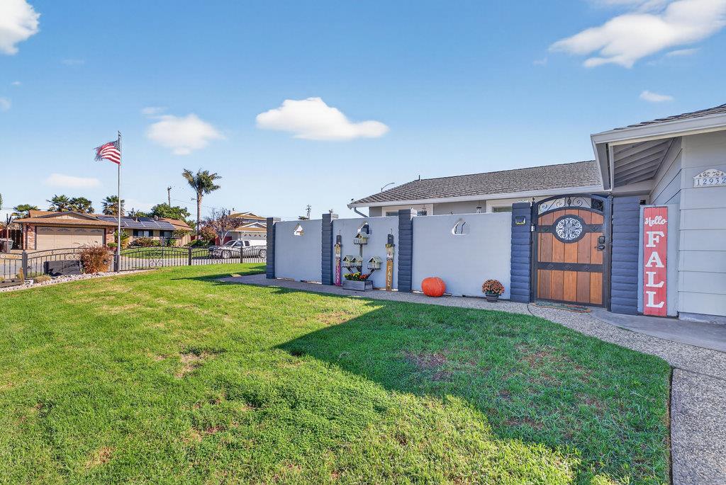 Detail Gallery Image 4 of 26 For 12932 Truman St, Salinas,  CA 93906 - 3 Beds | 2 Baths