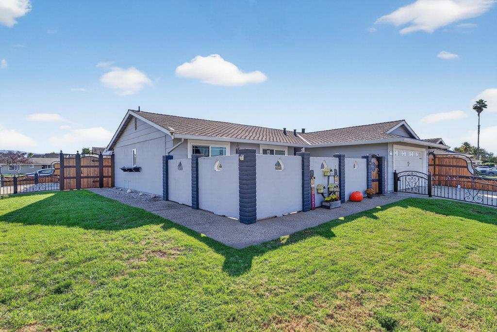 Detail Gallery Image 5 of 26 For 12932 Truman St, Salinas,  CA 93906 - 3 Beds | 2 Baths