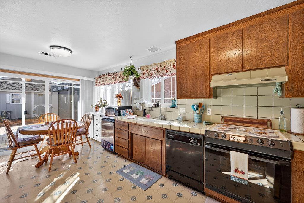 Detail Gallery Image 9 of 26 For 12932 Truman St, Salinas,  CA 93906 - 3 Beds | 2 Baths