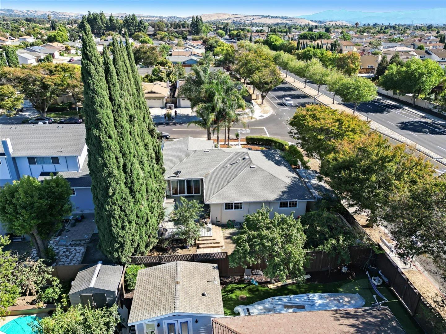 Detail Gallery Image 10 of 24 For 2604 Bon Bon Dr, San Jose,  CA 95148 - 3 Beds | 2 Baths