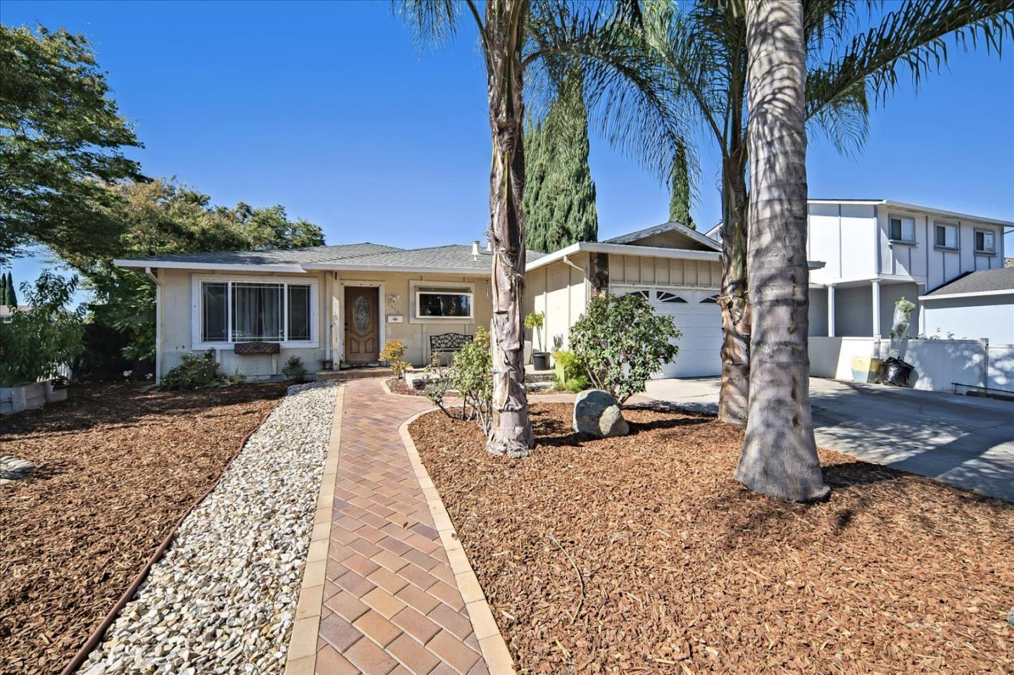 Detail Gallery Image 4 of 24 For 2604 Bon Bon Dr, San Jose,  CA 95148 - 3 Beds | 2 Baths