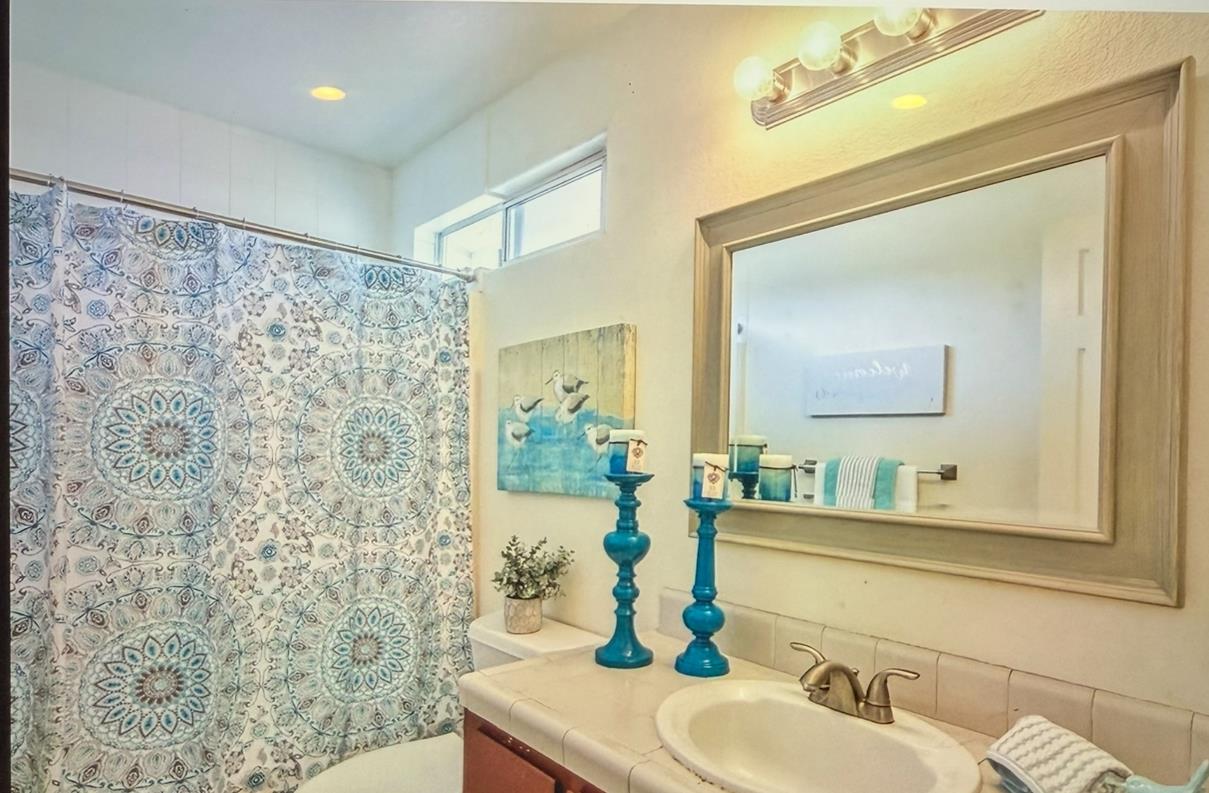 Detail Gallery Image 13 of 26 For 101 Westside Blvd, Hollister,  CA 95023 - 3 Beds | 2 Baths