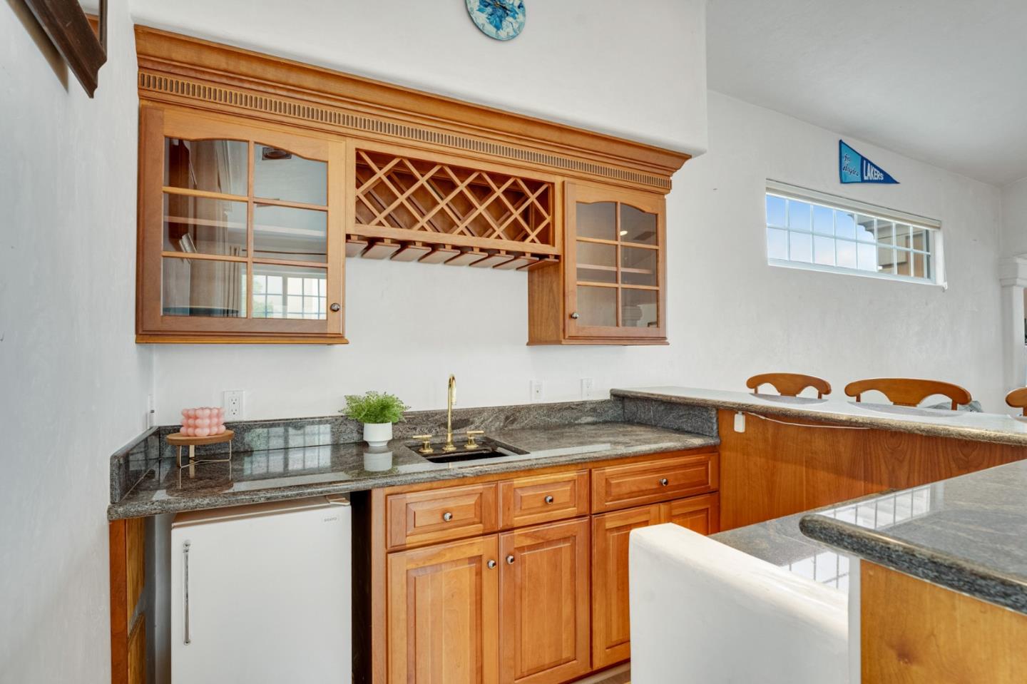 Detail Gallery Image 10 of 42 For 1 Overlook Pl, Monterey,  CA 93940 - 3 Beds | 3/1 Baths