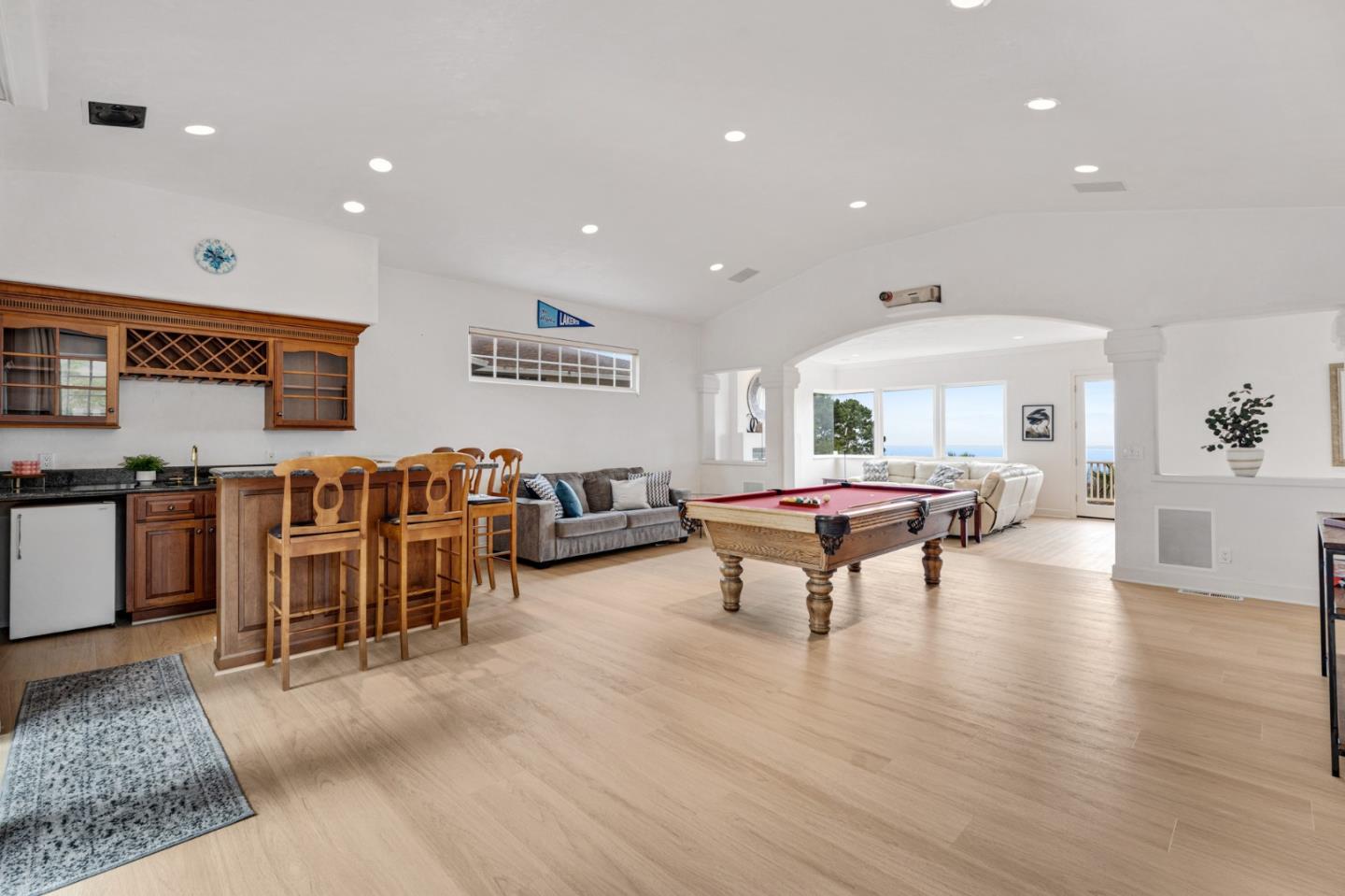 Detail Gallery Image 11 of 42 For 1 Overlook Pl, Monterey,  CA 93940 - 3 Beds | 3/1 Baths