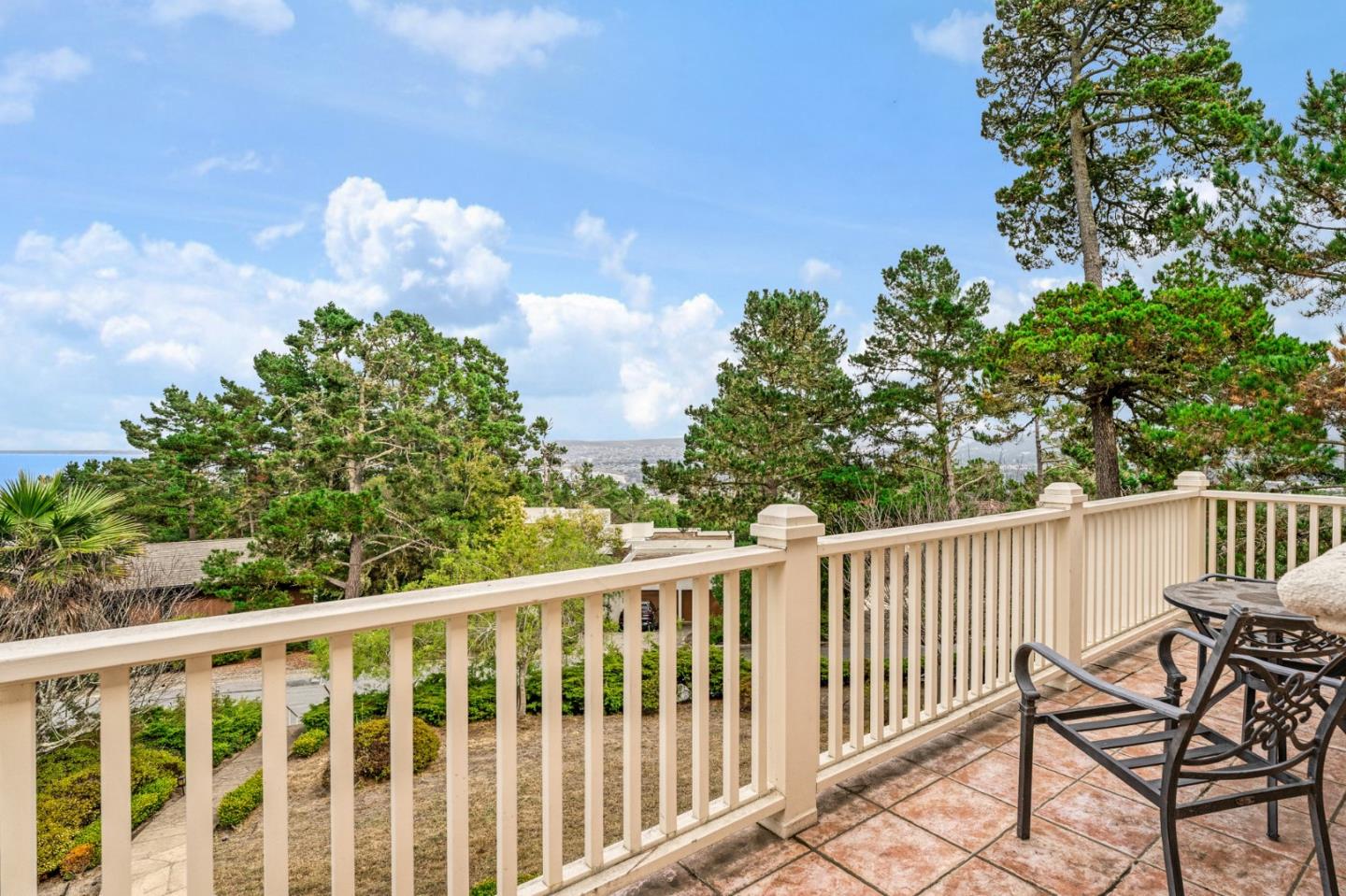 Detail Gallery Image 17 of 42 For 1 Overlook Pl, Monterey,  CA 93940 - 3 Beds | 3/1 Baths