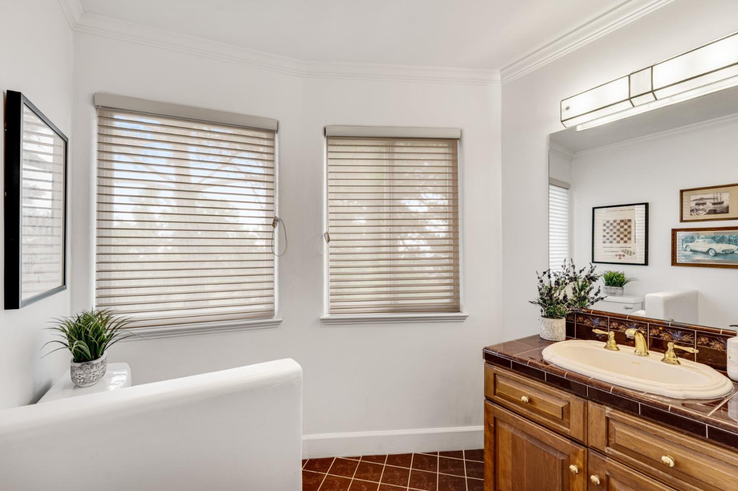 Detail Gallery Image 18 of 42 For 1 Overlook Pl, Monterey,  CA 93940 - 3 Beds | 3/1 Baths