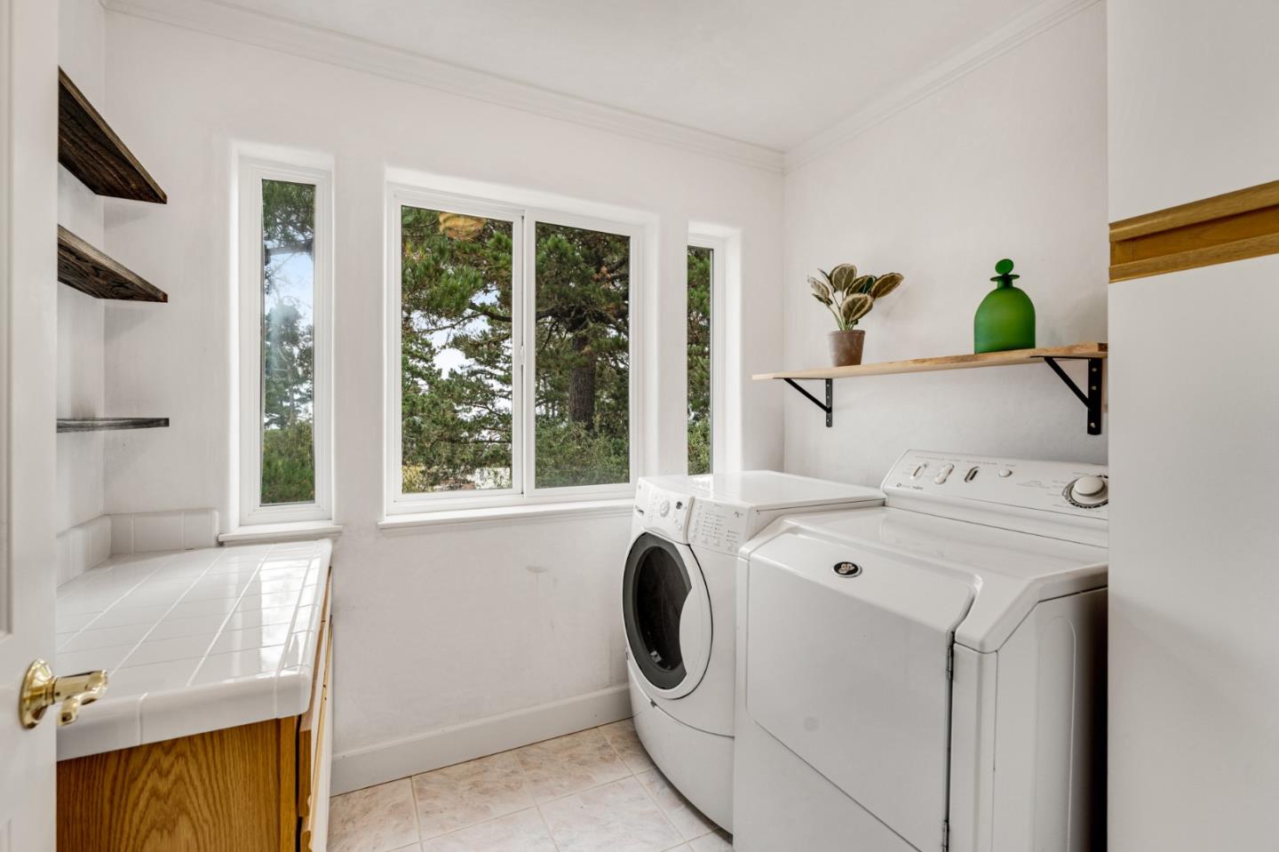 Detail Gallery Image 19 of 42 For 1 Overlook Pl, Monterey,  CA 93940 - 3 Beds | 3/1 Baths