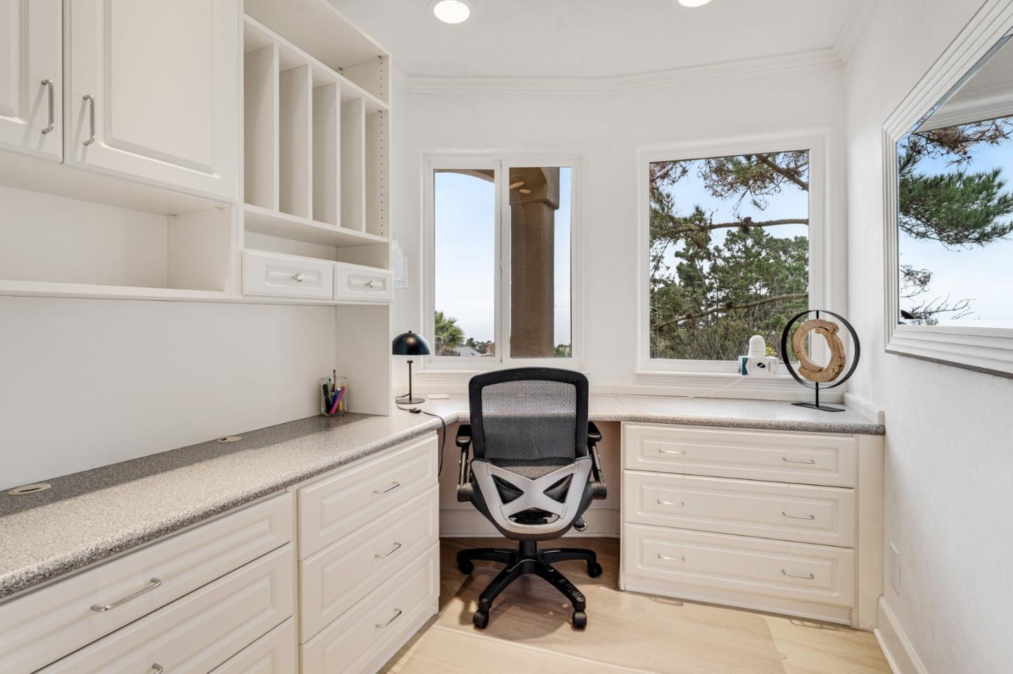 Detail Gallery Image 20 of 42 For 1 Overlook Pl, Monterey,  CA 93940 - 3 Beds | 3/1 Baths