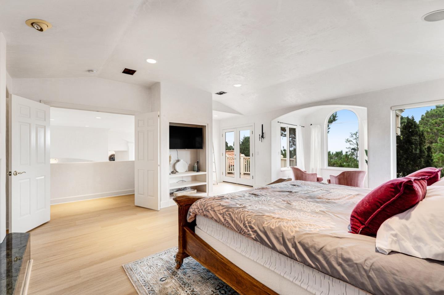 Detail Gallery Image 25 of 42 For 1 Overlook Pl, Monterey,  CA 93940 - 3 Beds | 3/1 Baths