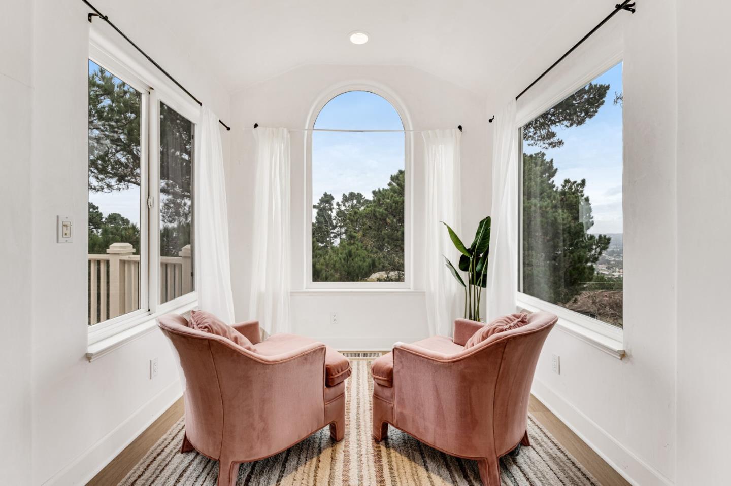 Detail Gallery Image 26 of 42 For 1 Overlook Pl, Monterey,  CA 93940 - 3 Beds | 3/1 Baths