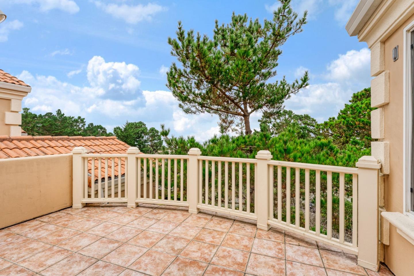 Detail Gallery Image 27 of 42 For 1 Overlook Pl, Monterey,  CA 93940 - 3 Beds | 3/1 Baths