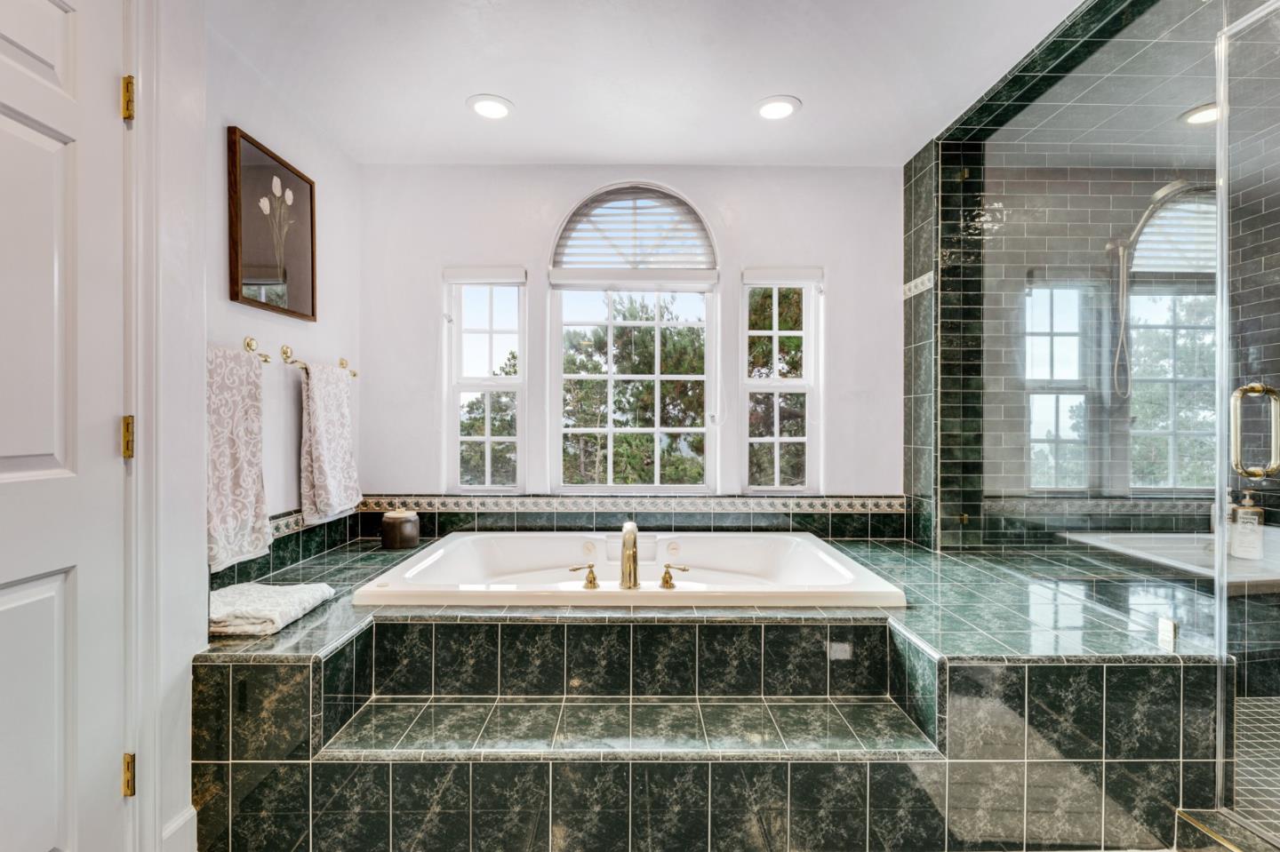 Detail Gallery Image 30 of 42 For 1 Overlook Pl, Monterey,  CA 93940 - 3 Beds | 3/1 Baths