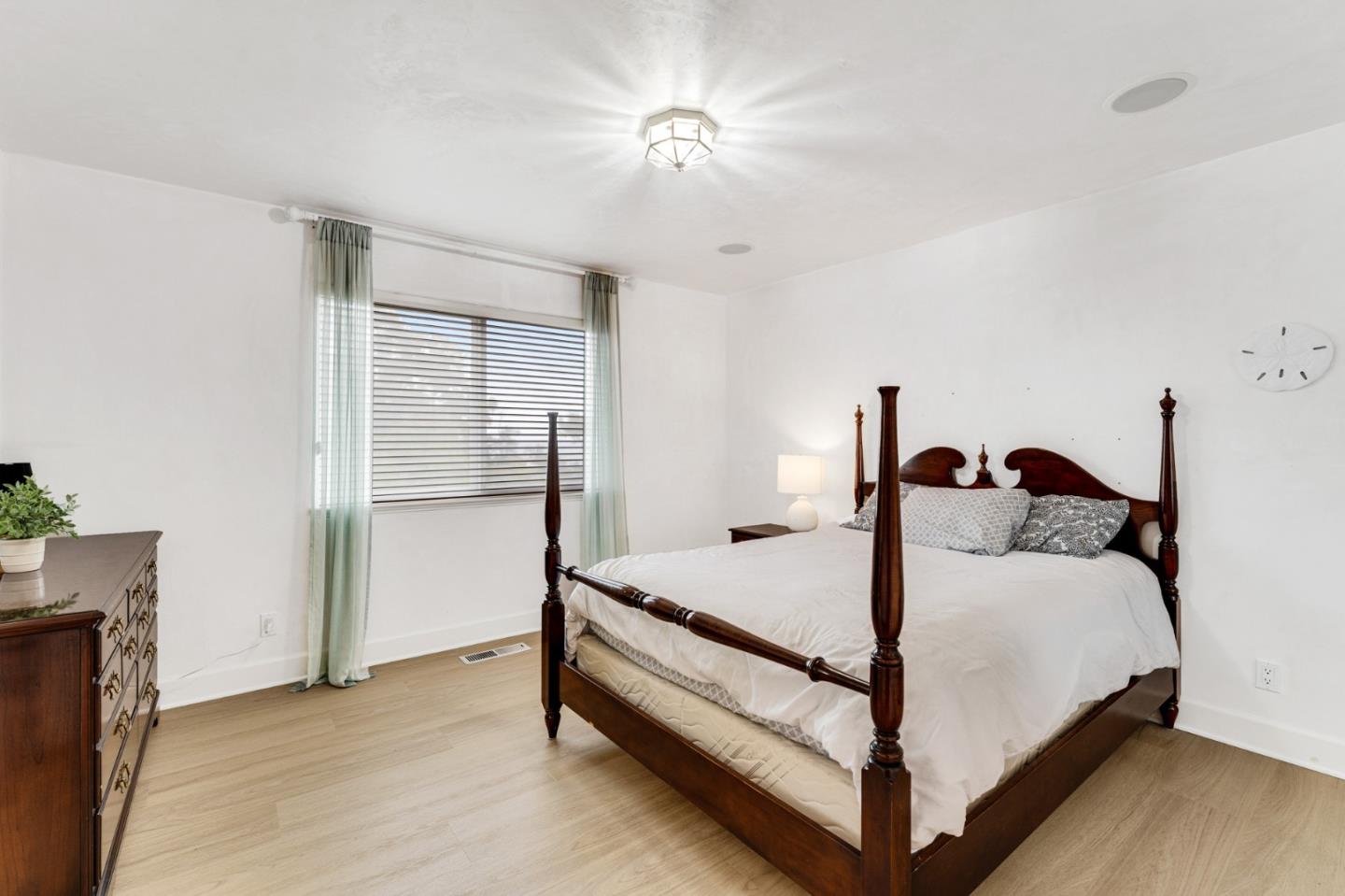 Detail Gallery Image 32 of 42 For 1 Overlook Pl, Monterey,  CA 93940 - 3 Beds | 3/1 Baths