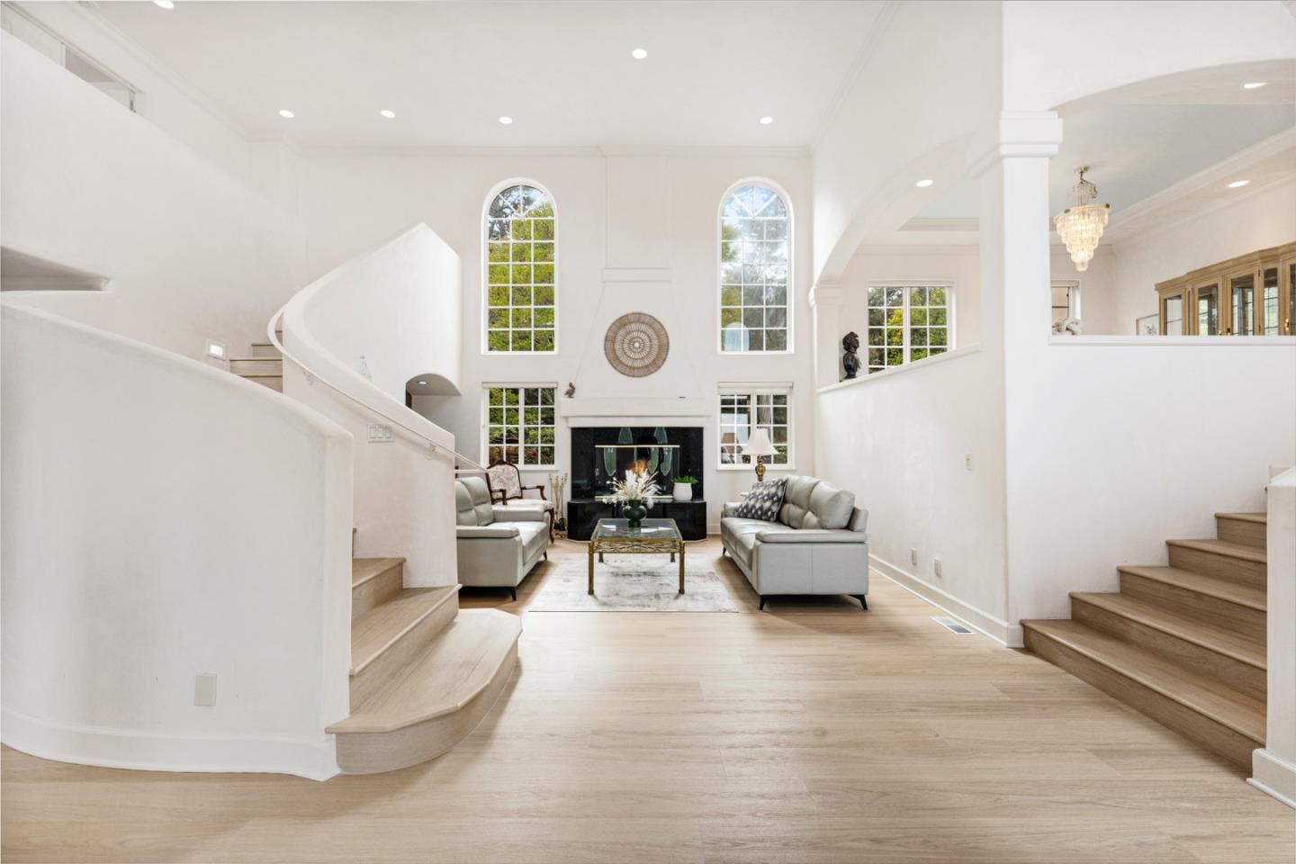 Detail Gallery Image 4 of 42 For 1 Overlook Pl, Monterey,  CA 93940 - 3 Beds | 3/1 Baths