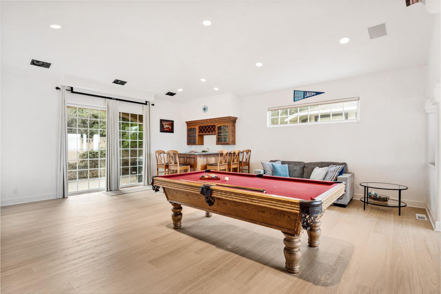 Detail Gallery Image 8 of 42 For 1 Overlook Pl, Monterey,  CA 93940 - 3 Beds | 3/1 Baths