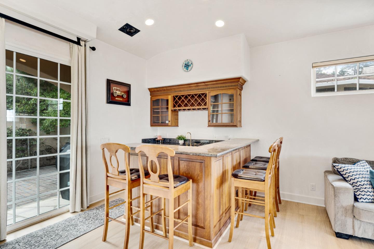 Detail Gallery Image 9 of 42 For 1 Overlook Pl, Monterey,  CA 93940 - 3 Beds | 3/1 Baths