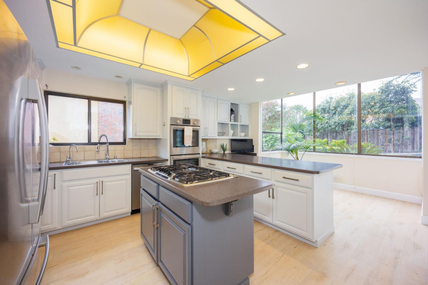 Detail Gallery Image 5 of 34 For 2329 Burning Tree Rd, Half Moon Bay,  CA 94019 - 4 Beds | 2/1 Baths