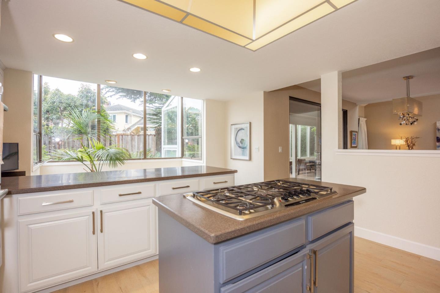 Detail Gallery Image 6 of 34 For 2329 Burning Tree Rd, Half Moon Bay,  CA 94019 - 4 Beds | 2/1 Baths
